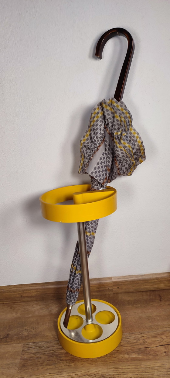 Image 1 of Portaombrelli vintage in plastica gialla dal design spaziale