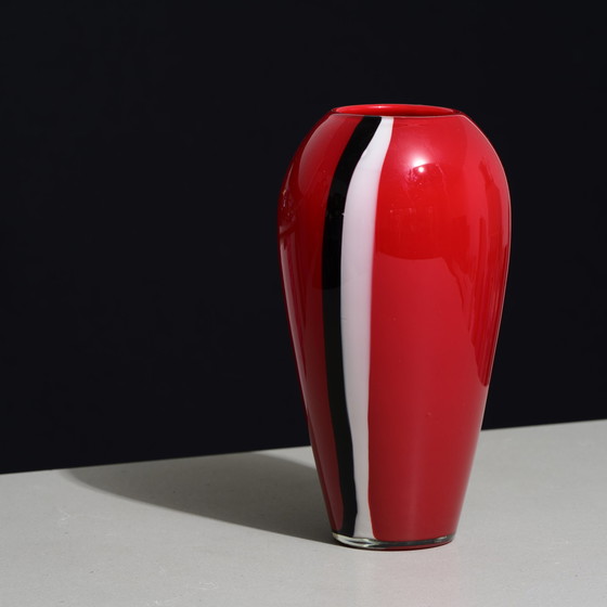 Image 1 of Vaso in vetro vintage rosso nero bianco