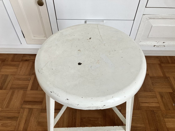 Image 1 of Tabouret/table d'appoint industriel vintage en acier blanc