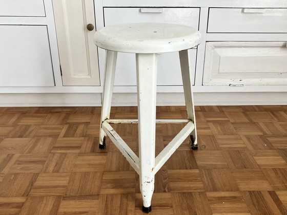 Image 1 of Tabouret/table d'appoint industriel vintage en acier blanc