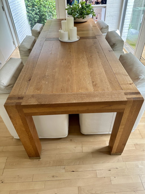 Linteloo Dining Table