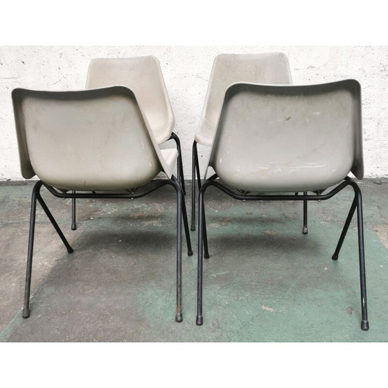 Image 1 of 4 vintage chairs by Robin Day Polyprop