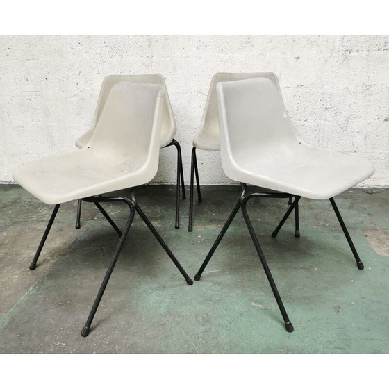 Image 1 of 4 vintage chairs by Robin Day Polyprop