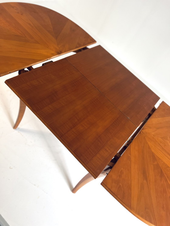 Image 1 of Extendable dining table