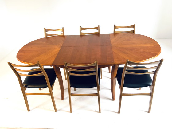 Image 1 of Extendable dining table