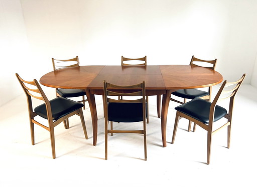 Extendable dining table