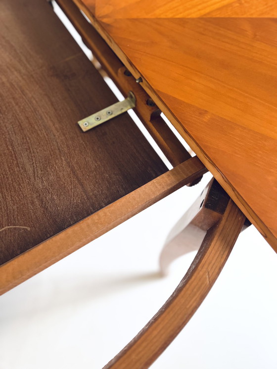 Image 1 of Extendable dining table