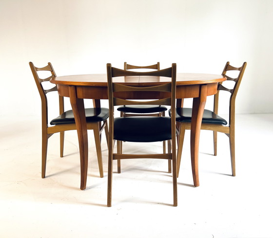 Image 1 of Extendable dining table