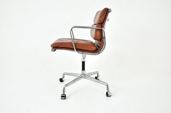 Image 1 of Chaise en cuir à coussin souple par Charles & Ray Eames pour Herman Miller, 1970