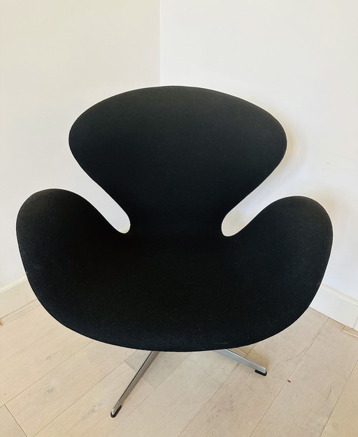 Fritz Hansen - Chaise Black Swan