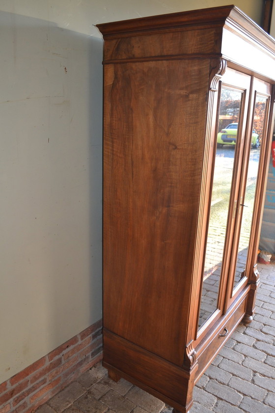 Image 1 of Libreria antica in legno di noce, vetrina