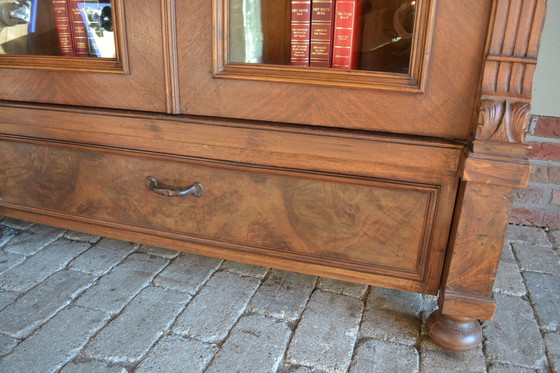 Image 1 of Libreria antica in legno di noce, vetrina