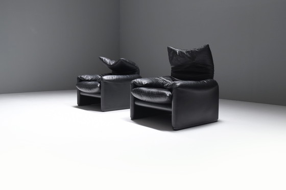 Image 1 of Great set of 2 Maralunga's + poof in black leather - Vico Magistretti - Cassina