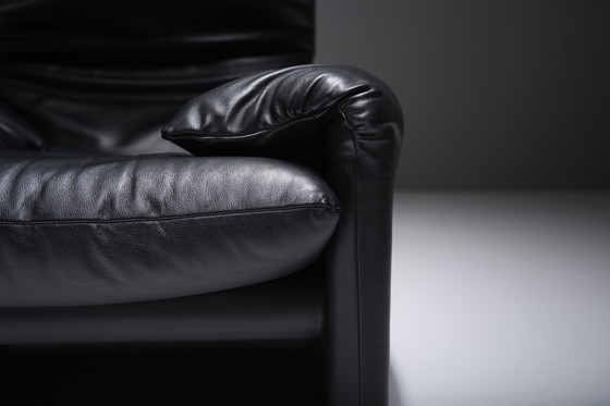 Image 1 of Great set of 2 Maralunga's + poof in black leather - Vico Magistretti - Cassina