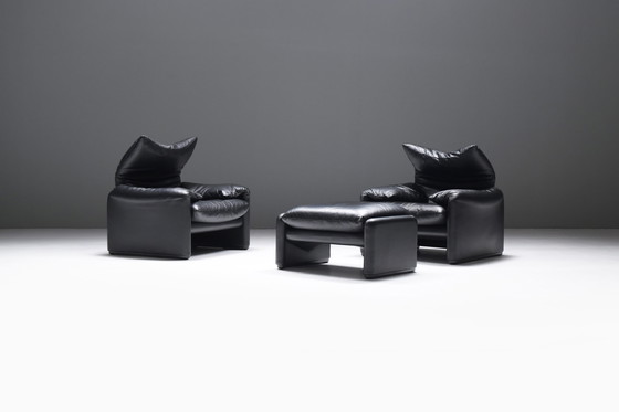 Image 1 of Great set of 2 Maralunga's + poof in black leather - Vico Magistretti - Cassina