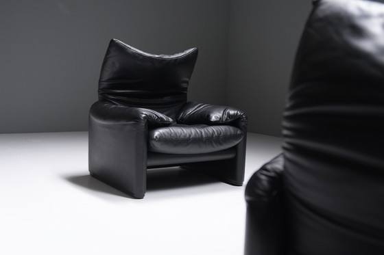 Image 1 of Great set of 2 Maralunga's + poof in black leather - Vico Magistretti - Cassina