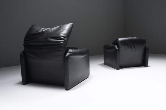 Image 1 of Great set of 2 Maralunga's + poof in black leather - Vico Magistretti - Cassina