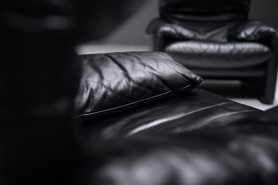 Image 1 of Great set of 2 Maralunga's + poof in black leather - Vico Magistretti - Cassina