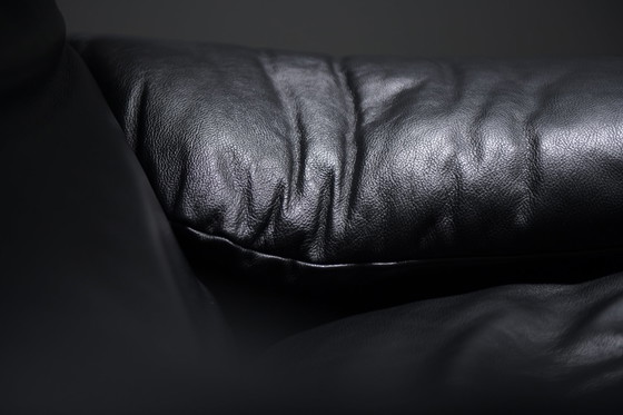 Image 1 of Great set of 2 Maralunga's + poof in black leather - Vico Magistretti - Cassina