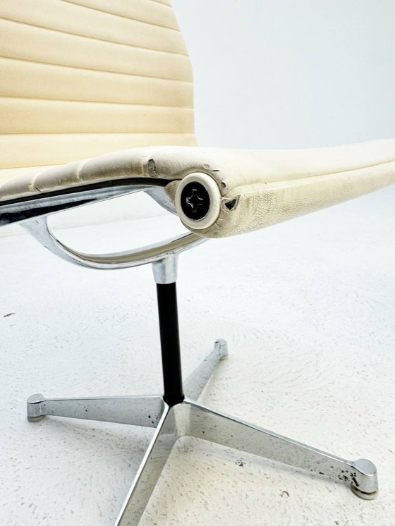 Image 1 of Set of 2: Herman Miller Ea 105 chair from Vitra