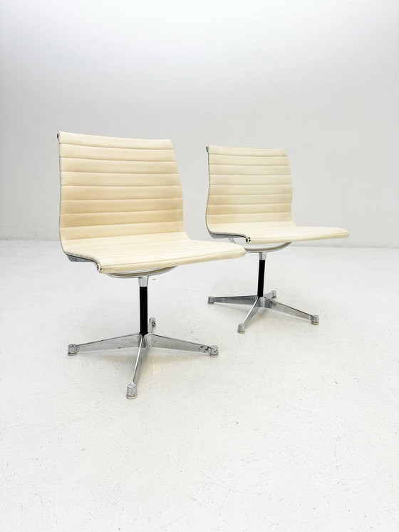 Image 1 of Set of 2: Herman Miller Ea 105 chair from Vitra