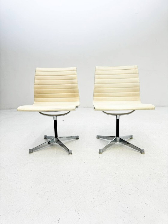 Image 1 of Set of 2: Herman Miller Ea 105 chair from Vitra