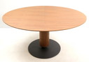 Leolux Calbuco extendable dining room table