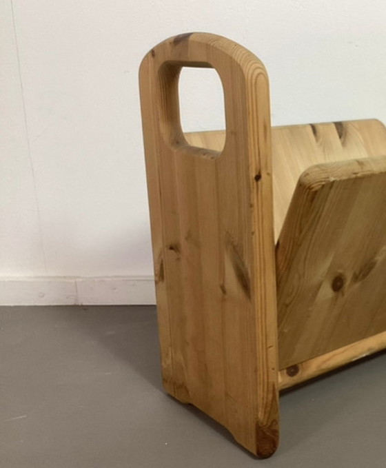 Image 1 of Porte-revues vintage en bois de pin 1970