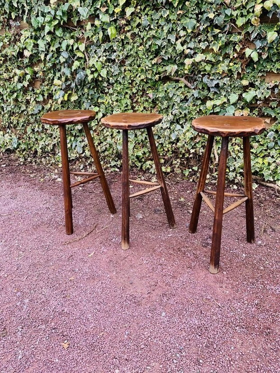 Image 1 of Set di tre sgabelli brutalisti a treppiede