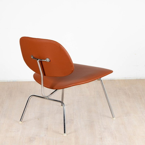 Vintage LCM chair in leather and chrome metal by Ray and Charles Eames for Mobilier international, 1960