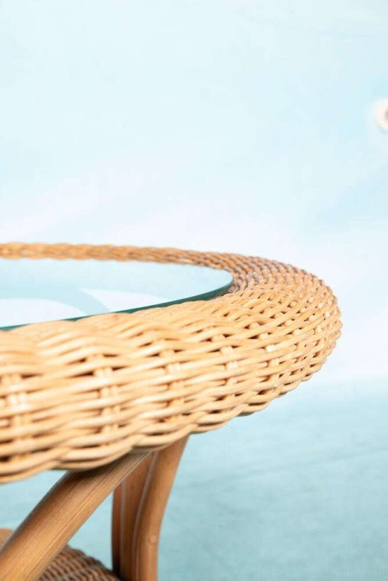 Image 1 of Table basse ronde vintage en osier, verre, rotin de bohème