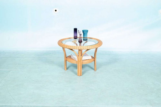 Image 1 of Table basse ronde vintage en osier, verre, rotin de bohème