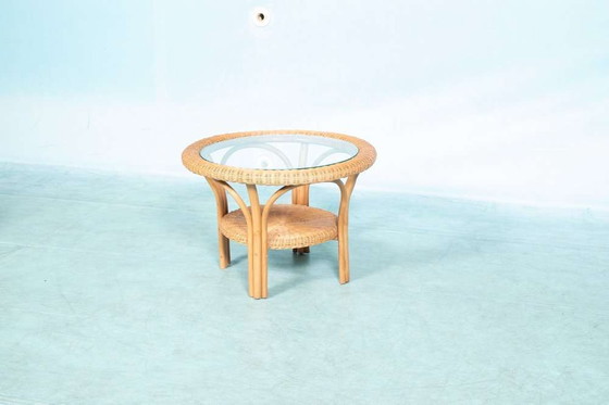 Image 1 of Table basse ronde vintage en osier, verre, rotin de bohème