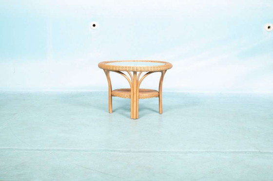 Image 1 of Table basse ronde vintage en osier, verre, rotin de bohème