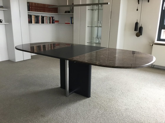 Image 1 of Extendable marble dining table, Kulowany