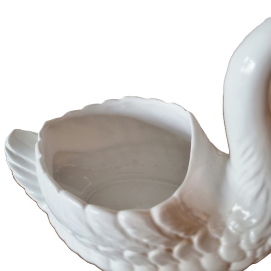 Image 1 of Pot à plantes en porcelaine avec cygne