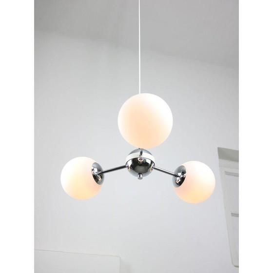 Image 1 of Vintage Sputnik chandelier in chrome and opaline, Italy 1970