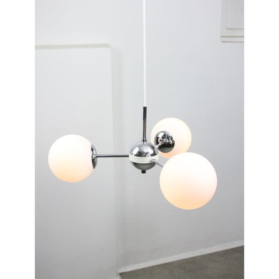 Image 1 of Vintage Sputnik chandelier in chrome and opaline, Italy 1970