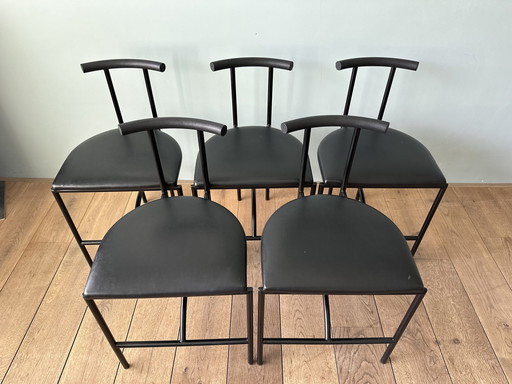 5x chaises Bieffeplast Tokyo et table à manger Luigi Origlia