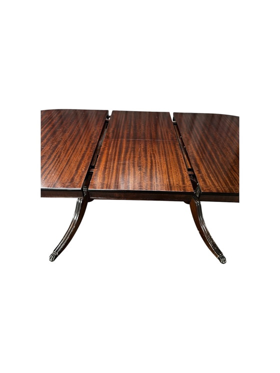 Image 1 of Extendable table