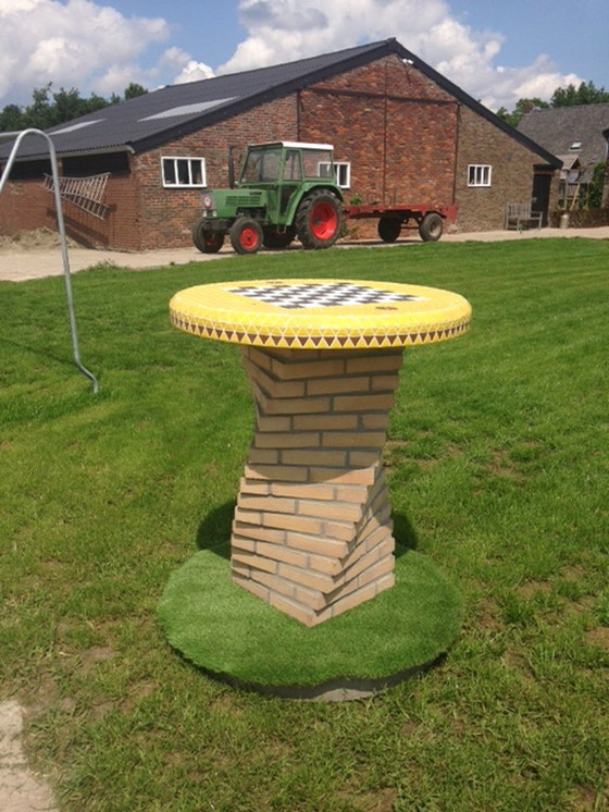 Image 1 of Unique standing table with chessboard