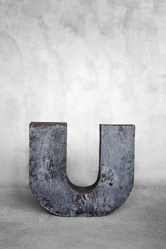 Image 1 of Lettera U in metallo polacco industriale vintage, anni '50