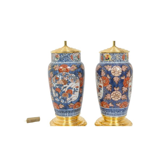 Image 1 of Coppia di lampade d'epoca in porcellana Imari e bronzo dorato decorate con fiori, Francia 1880