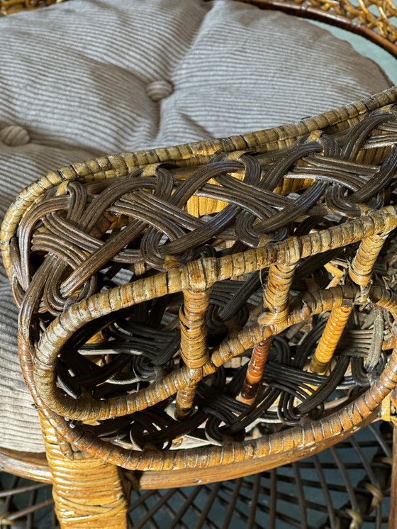 Image 1 of Chaise vintage en forme de paon