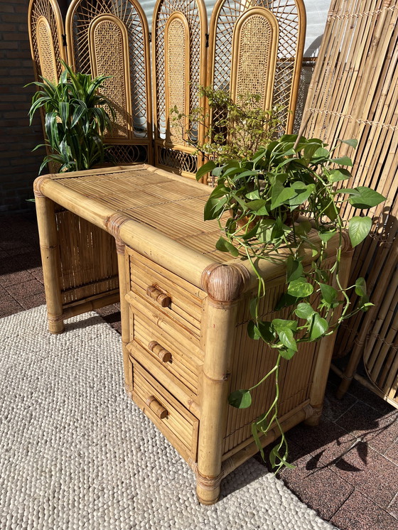 Image 1 of Grand bureau vintage en bambou