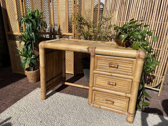 Image 1 of Grand bureau vintage en bambou
