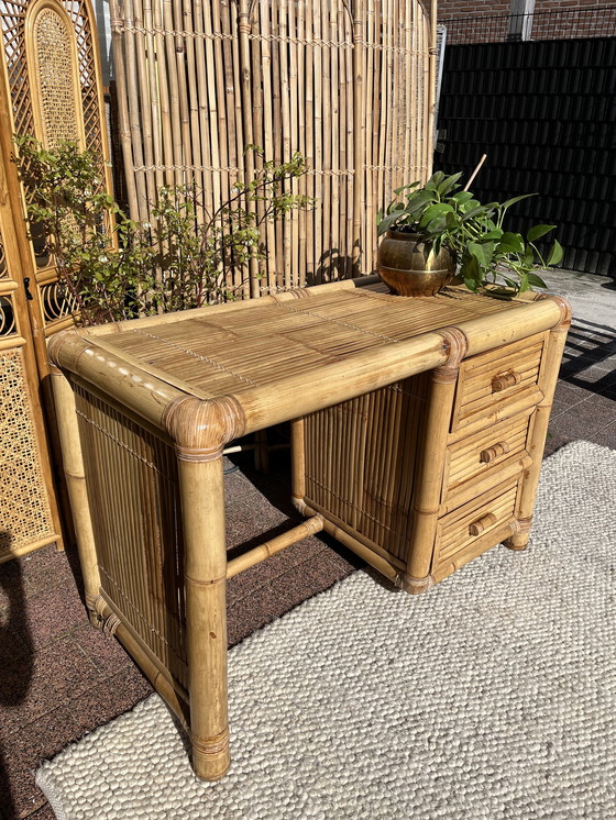 Image 1 of Grand bureau vintage en bambou