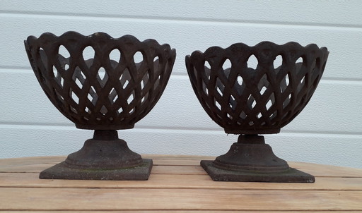 2 Brocante cast iron garden vases 17 cm high