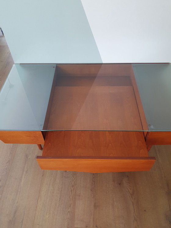 Image 1 of Table basse design en bois de cerisier