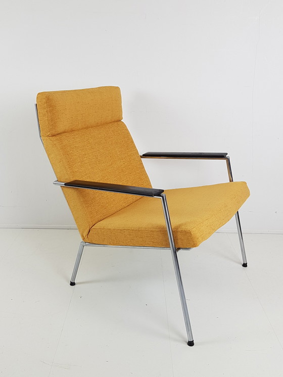 Image 1 of Fauteuil Harvink jaune nouvellement tapissé